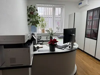 Ергономічне робоче місце та радіусний стіл від AVANGARD
